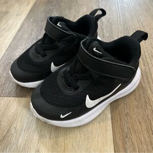 Nike Revolution 7 Infant Boys Crib Shoes Black Size 5C FB7691-003